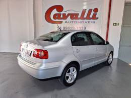 VOLKSWAGEN - POLO SEDAN - 2010/2011 - Prata - R$ 38.900,00