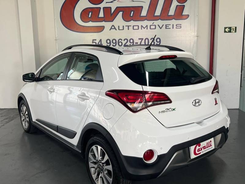 HYUNDAI - HB20X - 2017/2018 - Branca - R$ 66.900,00