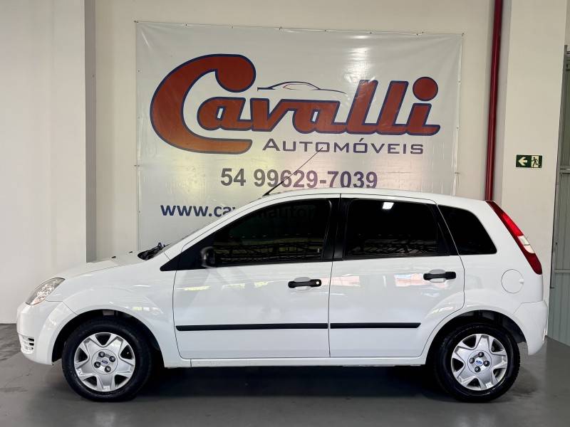 FORD - FIESTA - 2005/2006 - Branca - R$ 19.900,00