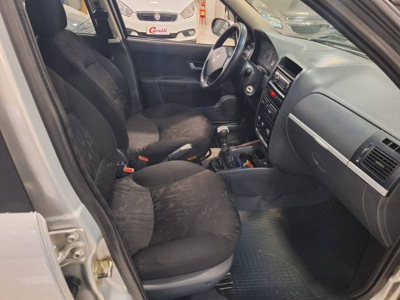 FIAT - PALIO - 2005/2006 - Prata - R$ 24.900,00