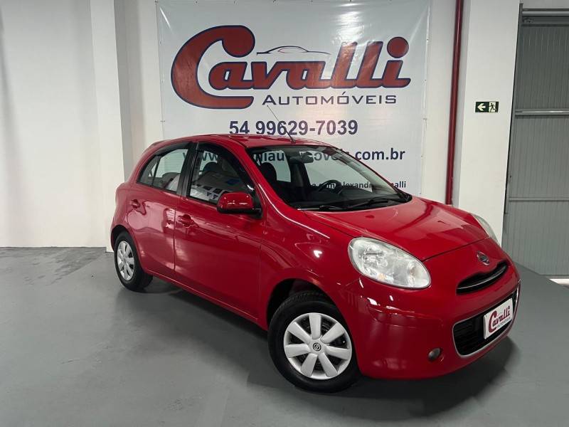 NISSAN - MARCH - 2013/2014 - Vermelha - R$ 39.900,00
