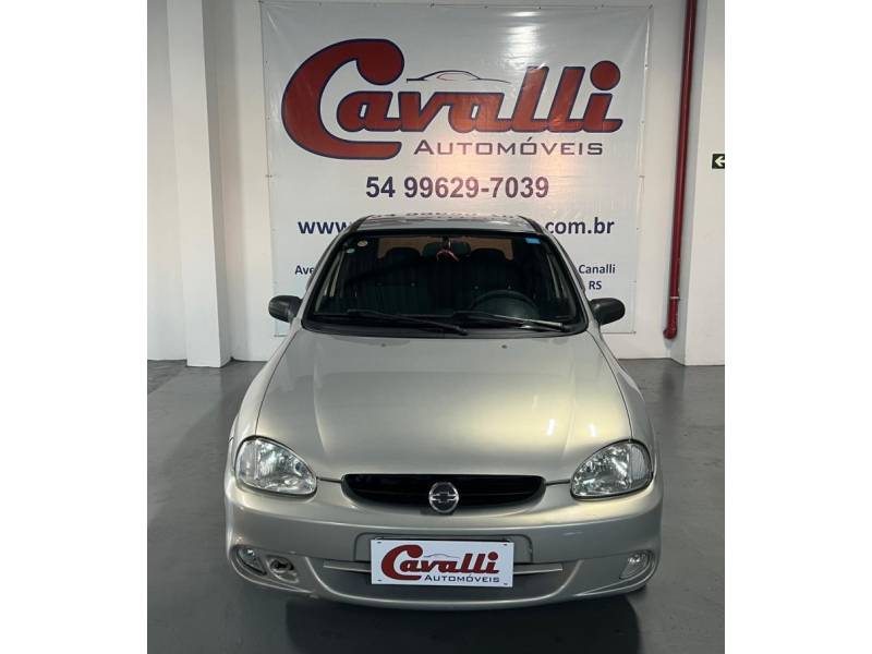 CHEVROLET - CLASSIC - 2004/2005 - Bege - R$ 20.900,00