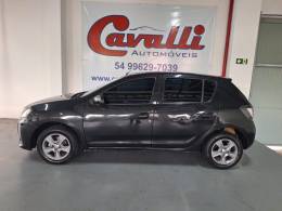 RENAULT - SANDERO - 2017/2018 - Preta - R$ 41.900,00