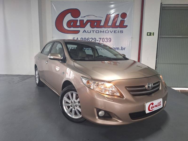 TOYOTA - COROLLA - 2010/2011 - Bege - R$ 66.900,00