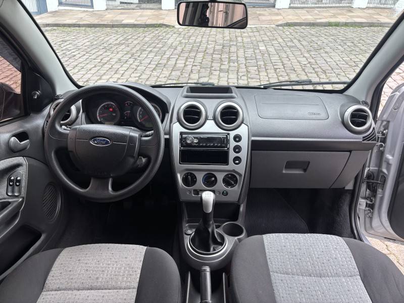 FORD - FIESTA - 2013/2013 - Prata - R$ 34.900,00