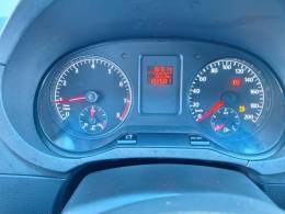 VOLKSWAGEN - FOX - 2013/2014 - Vermelha - R$ 40.900,00
