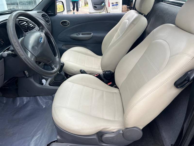 FORD - COURIER - 2005/2006 - Preta - R$ 29.900,00