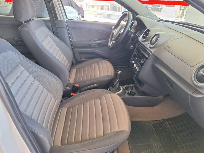 VOLKSWAGEN - VOYAGE - 2013/2013 - Branca - R$ 35.900,00