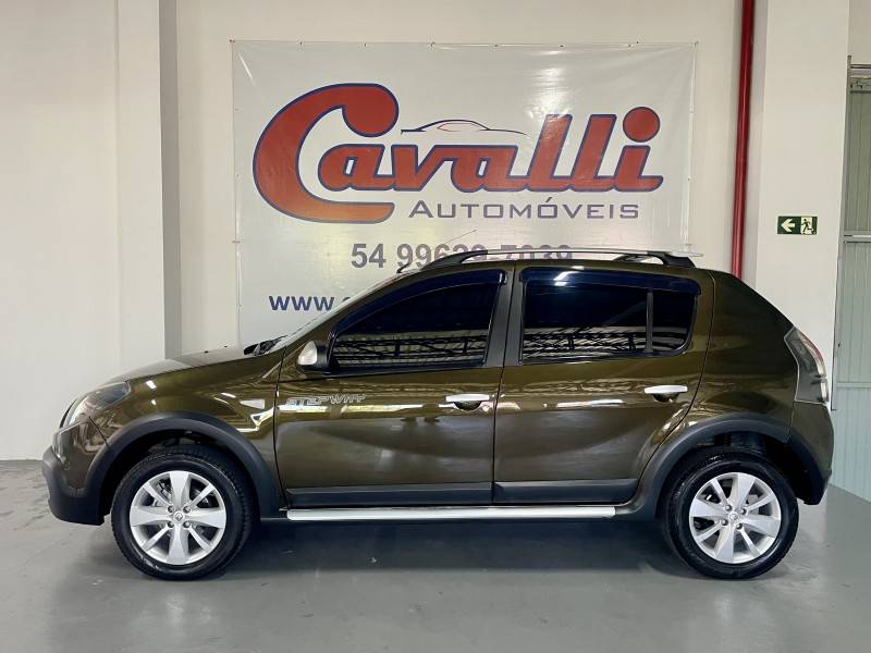 RENAULT - SANDERO - 2012/2013 - Verde - R$ 41.900,00
