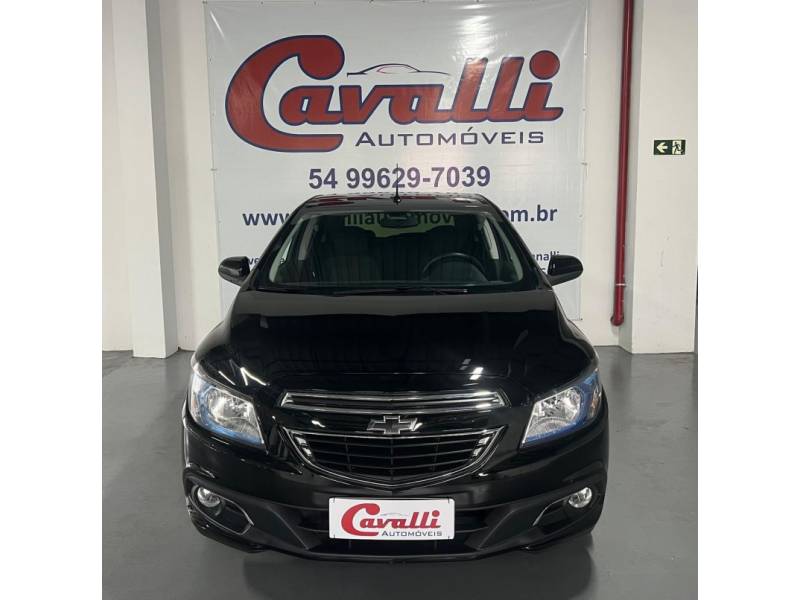 CHEVROLET - ONIX - 2014/2015 - Preta - R$ 51.900,00