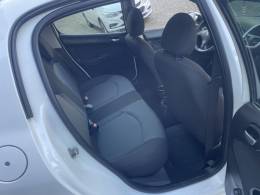 PEUGEOT - 207 - 2012/2013 - Branca - R$ 25.900,00