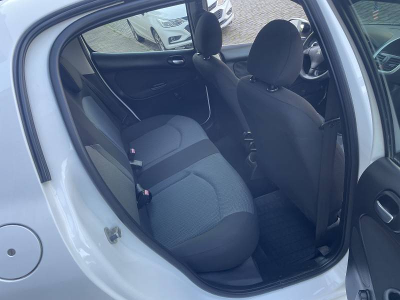 PEUGEOT - 207 - 2012/2013 - Branca - R$ 25.900,00