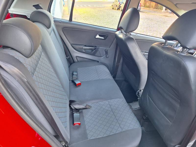 VOLKSWAGEN - FOX - 2013/2014 - Vermelha - R$ 40.900,00