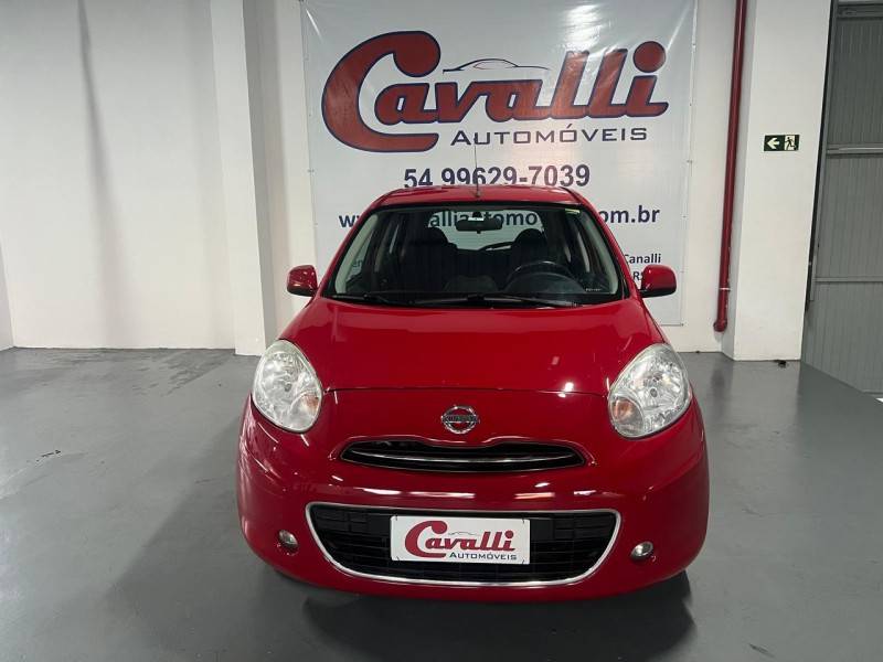 NISSAN - MARCH - 2013/2014 - Vermelha - R$ 39.900,00
