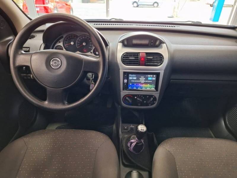 CHEVROLET - CORSA - 2010/2011 - Vermelha - R$ 33.900,00