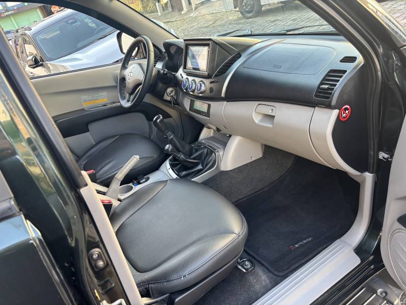 MITSUBISHI - L200 TRITON - 2008/2009 - Verde - R$ 89.900,00