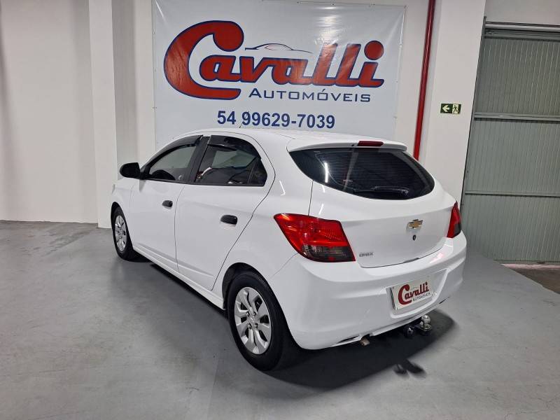 CHEVROLET - ONIX - 2018/2019 - Branca - R$ 50.900,00