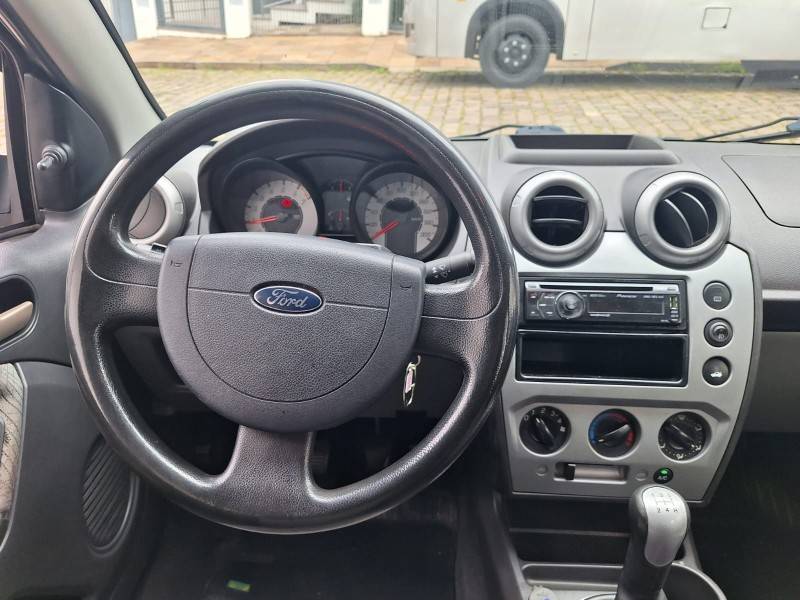FORD - FIESTA - 2009/2009 - Prata - R$ 29.900,00