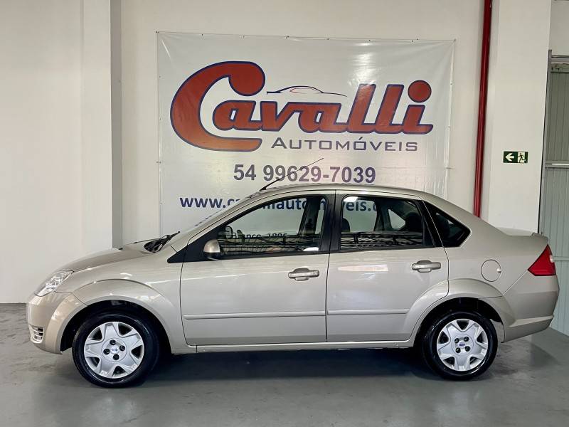 FORD - FIESTA - 2005/2005 - Bege - R$ 24.900,00
