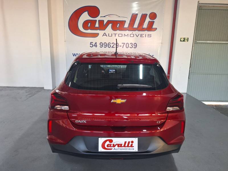 CHEVROLET - ONIX - 2020/2020 - Vermelha - R$ 60.900,00