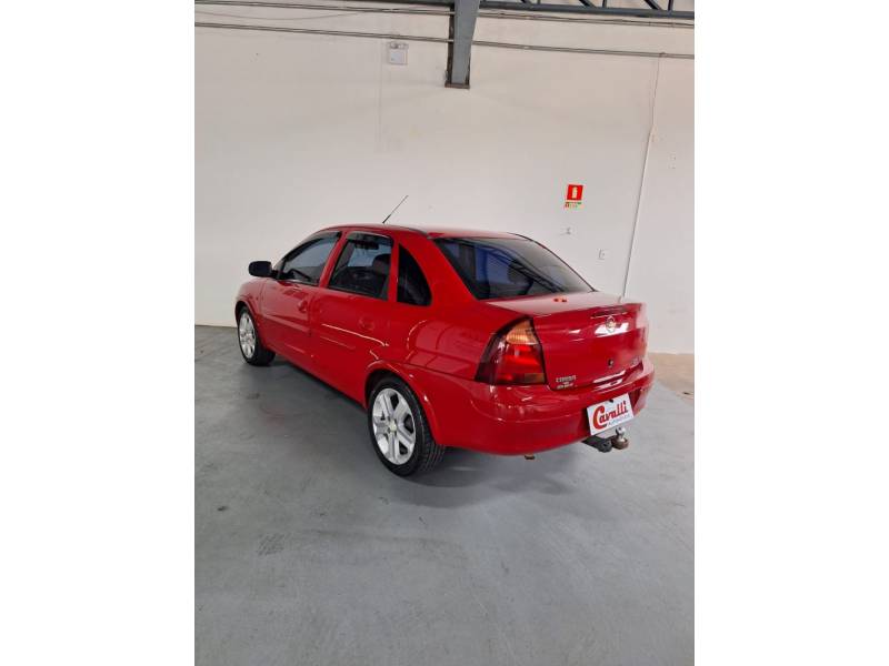 CHEVROLET - CORSA - 2010/2011 - Vermelha - R$ 33.900,00