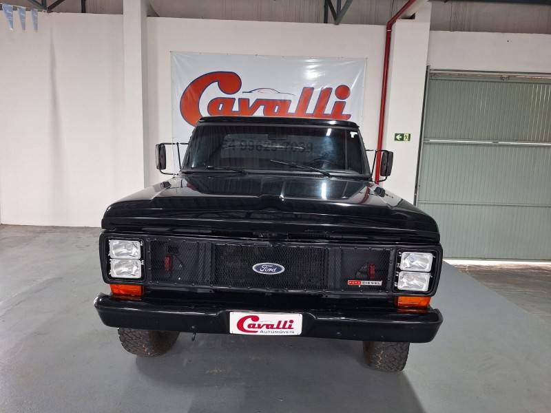 FORD - F-1000 - 1988/1989 - Preta - R$ 79.900,00