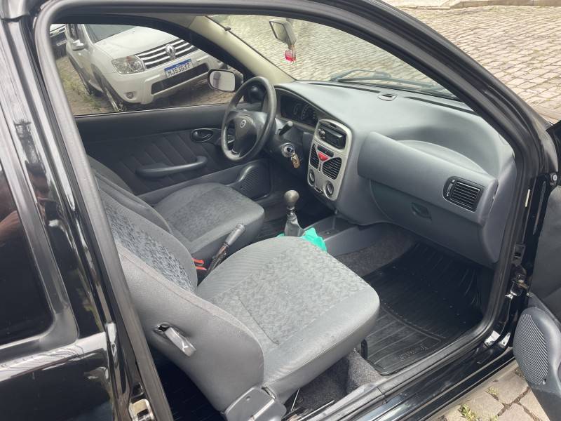 FIAT - PALIO - 2004/2005 - Preta - R$ 17.900,00