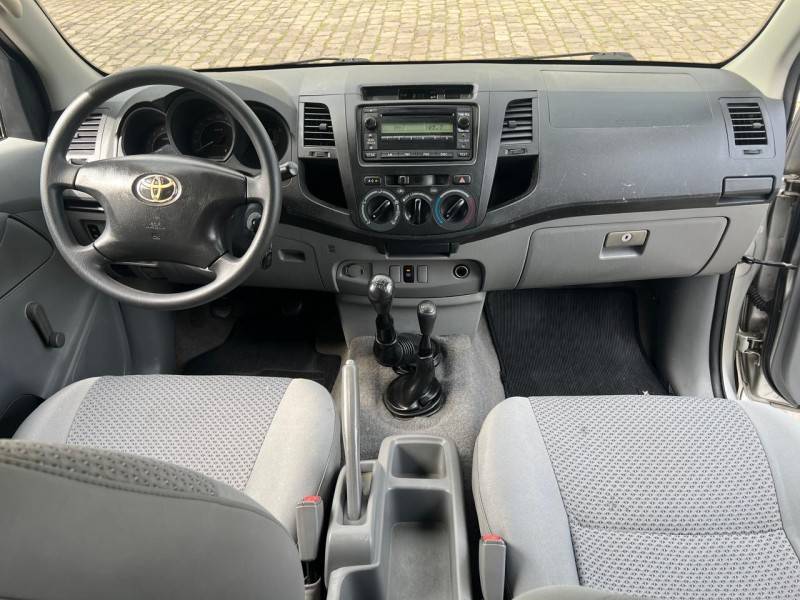 TOYOTA - HILUX - 2009/2009 - Prata - R$ 84.900,00