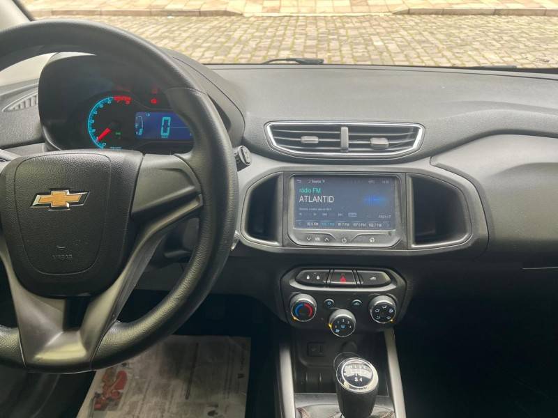 CHEVROLET - ONIX - 2014/2015 - Preta - R$ 51.900,00