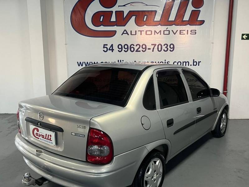 CHEVROLET - CLASSIC - 2004/2005 - Bege - R$ 20.900,00