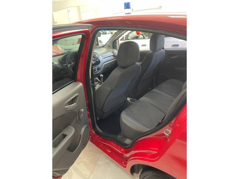 FIAT - PALIO - 2014/2015 - Vermelha - R$ 38.900,00