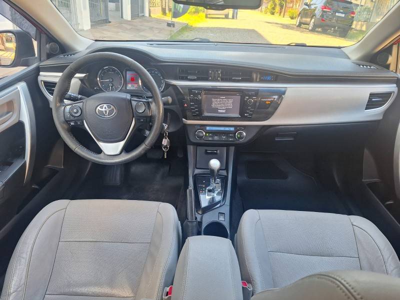 TOYOTA - COROLLA - 2014/2015 - Vermelha - R$ 84.900,00