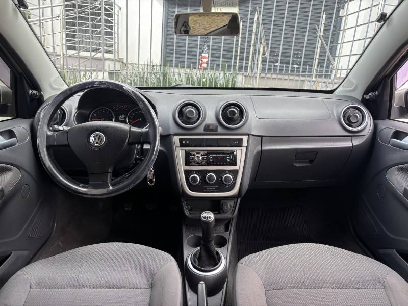 VOLKSWAGEN - VOYAGE - 2010/2011 - Prata - R$ 32.900,00