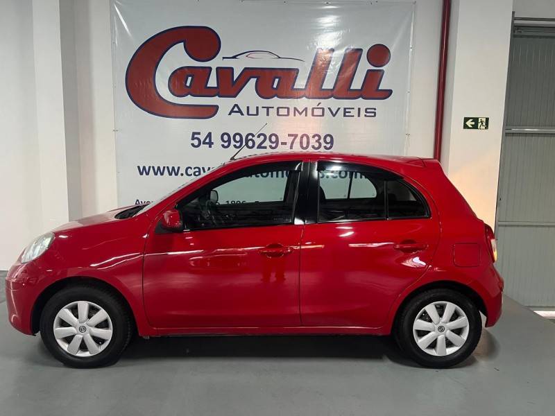 NISSAN - MARCH - 2013/2014 - Vermelha - R$ 39.900,00