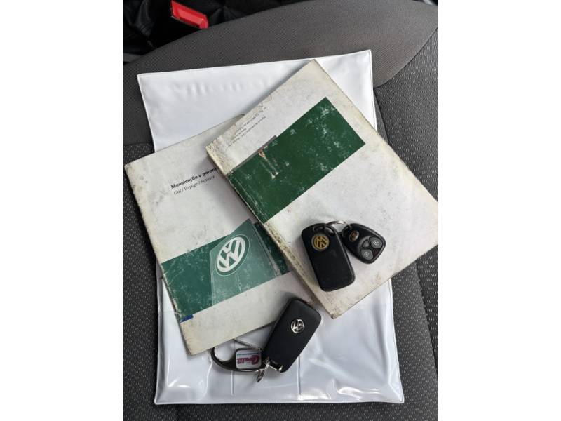 VOLKSWAGEN - VOYAGE - 2010/2011 - Prata - R$ 32.900,00
