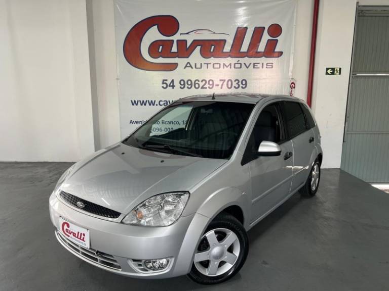 FORD - FIESTA - 2002/2003 - Prata - R$ 17.900,00