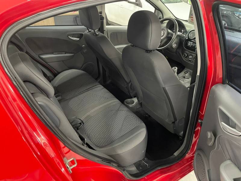 FIAT - PALIO - 2014/2015 - Vermelha - R$ 38.900,00