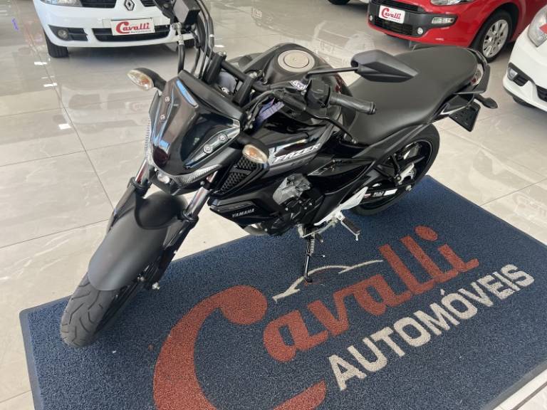 YAMAHA - FAZER - 2022/2023 - Preta - R$ 19.900,00