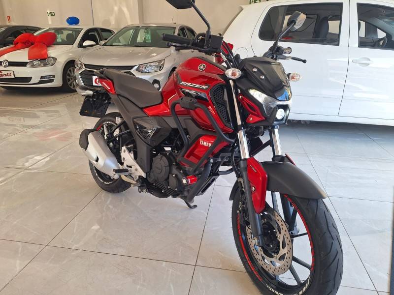 YAMAHA - FAZER - 2024/2024 - Vermelha - R$ 20.900,00