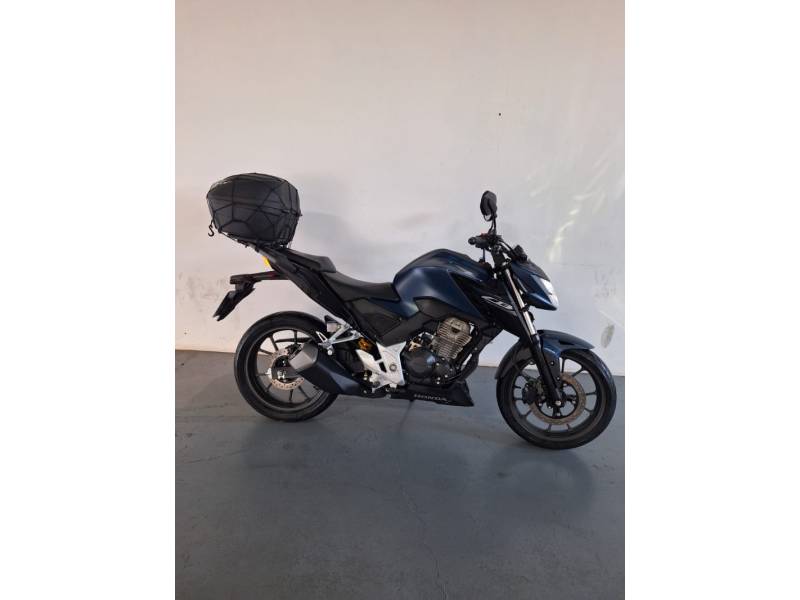 HONDA - CB 300F TWISTER - 2024/2025 - Azul - R$ 27.900,00