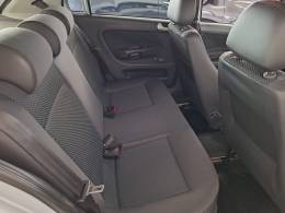 VOLKSWAGEN - GOL - 2014/2015 - Prata - R$ 38.900,00