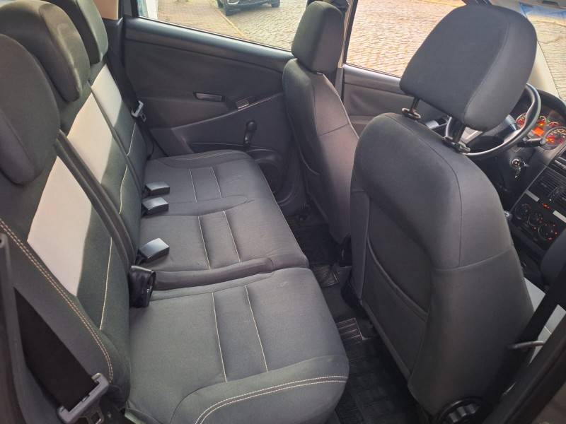 FIAT - IDEA - 2011/2012 - Cinza - R$ 35.900,00