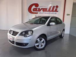 VOLKSWAGEN - POLO SEDAN - 2010/2011 - Prata - R$ 38.900,00