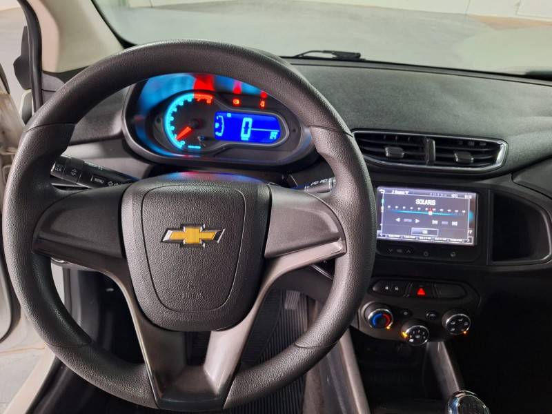 CHEVROLET - ONIX - 2013/2013 - Branca - R$ 48.900,00