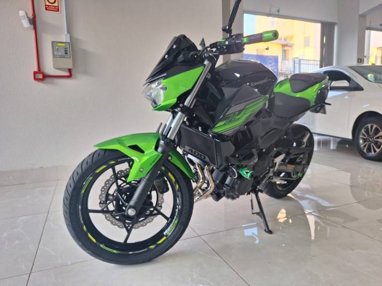 KAWASAKI - Z400 - 2019/2020 - Verde - R$ 28.900,00