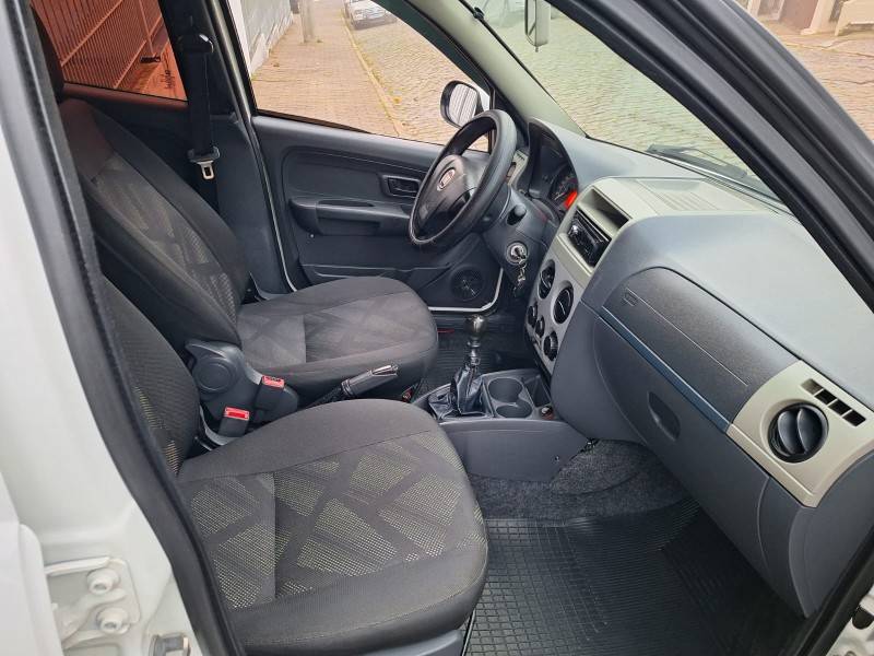 FIAT - PALIO - 2014/2015 - Branca - R$ 29.900,00