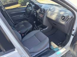 FORD - FIESTA - 2005/2006 - Branca - R$ 19.900,00