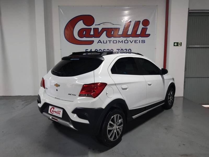 CHEVROLET - ONIX - 2017/2018 - Branca - R$ 64.900,00