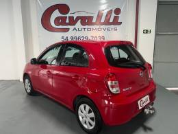 NISSAN - MARCH - 2013/2014 - Vermelha - R$ 39.900,00