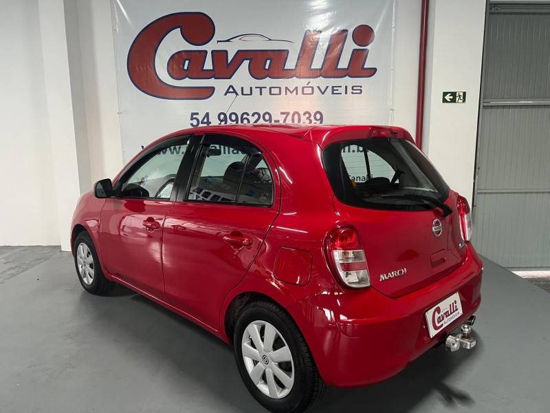 NISSAN - MARCH - 2013/2014 - Vermelha - R$ 39.900,00